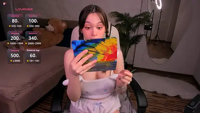 Snapshot of BadScarlet1 chatting on December 3, 1:31 pm BadScarlet1 online show from December 3, 1:31 pm