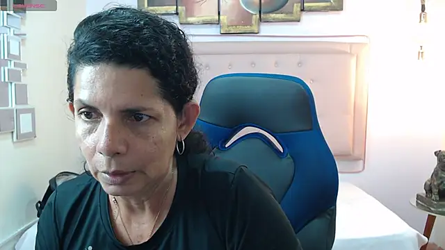 Snapshot of sila_bolum chatting on April 21, 9:39 pm sila bolum online show from April 21, 9:39 pm