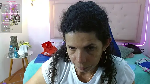 Snapshot of sila_bolum chatting on June 4, 6:47 pm sila bolum online show from June 4, 6:47 pm