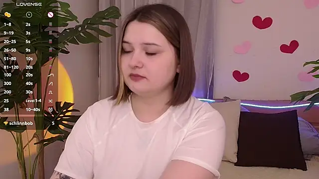 Snapshot of Alice_Walters chatting on February 4, 7:00 pm Alice Walters online show from February 4, 7:00 pm