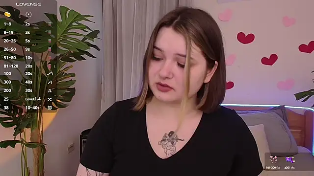 Snapshot of Alice_Walters chatting on February 6, 3:20 pm Alice Walters online show from February 6, 3:20 pm