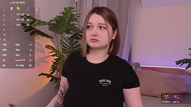 Snapshot of Alice_Walters chatting on March 4, 3:48 pm Alice Walters online show from March 4, 3:48 pm