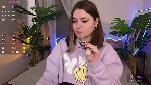 Snapshot of Alice_Walters chatting on September 29, 2:44 pm Alice Walters online show from September 29, 2:44 pm