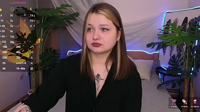 Snapshot of Alice_Walters chatting on December 5, 1:42 pm Alice Walters online show from December 5, 1:42 pm