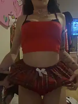 Snapshot of badgirllilli chatting on December 3, 12:46 am badgirllilli online show from December 3, 12:46 am