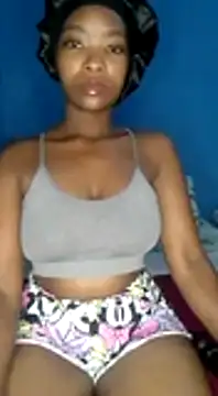 Snapshot of NunuBerry16 chatting on February 9, 1:55 am NunuBerry16 online show from February 9, 1:55 am