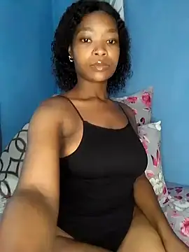 Snapshot of NunuBerry16 chatting on February 27, 6:18 am NunuBerry16 online show from February 27, 6:18 am