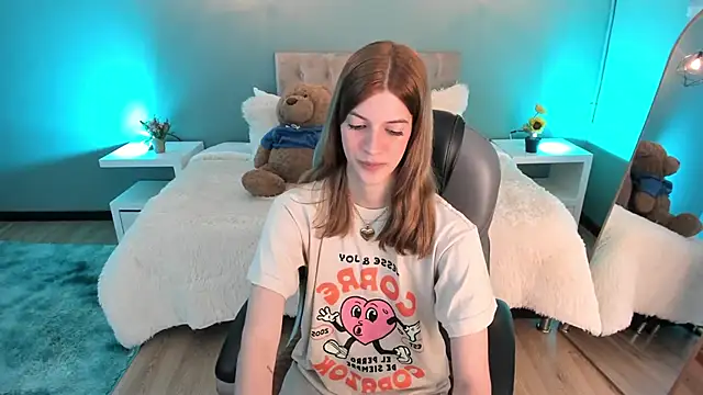 Nora Vennucci online show from October 10, 7:35 pm