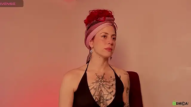 Borbala Iggy online show from December 3, 9:45 pm