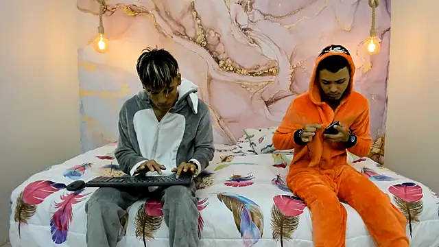 StrawwBoys online show from December 10, 7:58 am