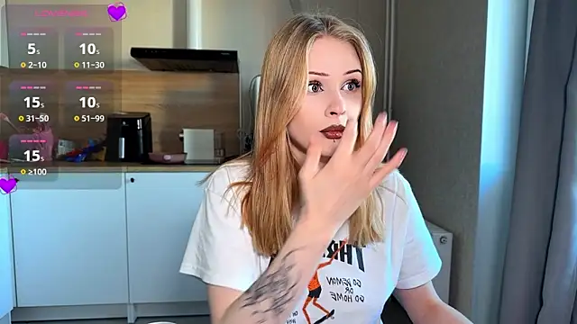 lisa barbie online show from April 11, 4:00 pm