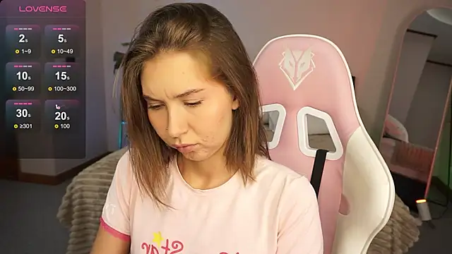 Snapshot of LinaSiren chatting on December 15, 6:51 am LinaSiren online show from December 15, 6:51 am