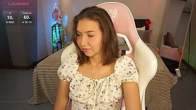 Snapshot of LinaSiren chatting on December 20, 3:25 am LinaSiren online show from December 20, 3:25 am