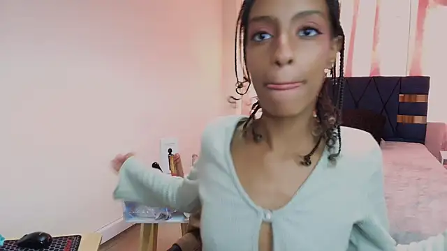 Zia Green online show from February 4, 3:26 pm