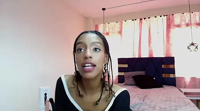 Zia Green online show from February 5, 3:31 pm