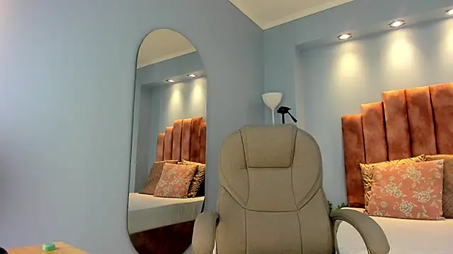 lou rosse  online show from May 13, 8:06 pm