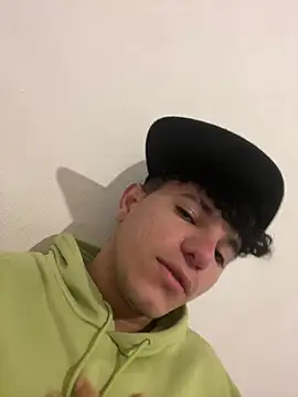 Snapshot of patrick_sanzz chatting on January 3, 10:08 pm patrick sanzz online show from January 3, 10:08 pm