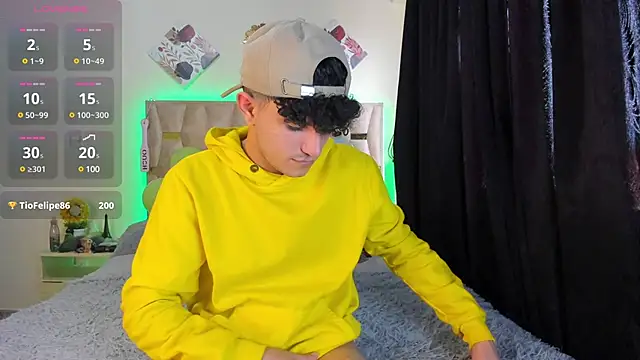 Snapshot of patrick_sanzz chatting on March 14, 8:28 pm patrick sanzz online show from March 14, 8:28 pm