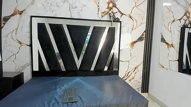 Snapshot of KarinaSimonz chatting on October 22, 7:13 pm KarinaSimonz online show from October 22, 7:13 pm