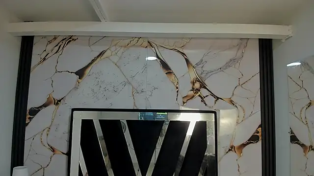 Snapshot of KarinaSimonz chatting on November 11, 8:20 pm KarinaSimonz online show from November 11, 8:20 pm