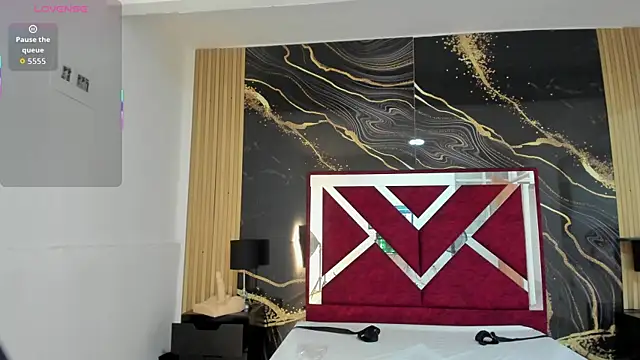 Snapshot of KarinaSimonz chatting on December 13, 8:14 pm KarinaSimonz online show from December 13, 8:14 pm