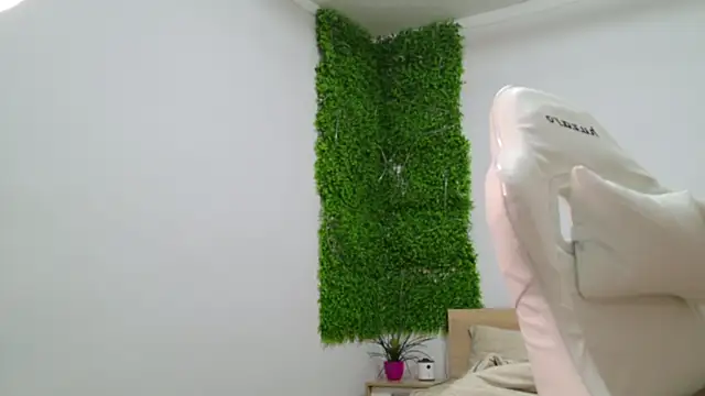 Snapshot of Lorennameliyy chatting on February 13, 8:03 pm Lorennameliyy online show from February 13, 8:03 pm