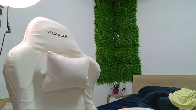 Snapshot of Lorennameliyy chatting on March 22, 8:04 pm Lorennameliyy online show from March 22, 8:04 pm