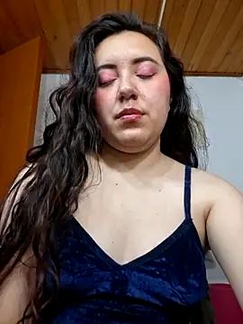 Emi chik online show from April 8, 11:21 am