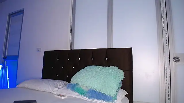 Sweet hot mia online show from April 7, 1:55 pm