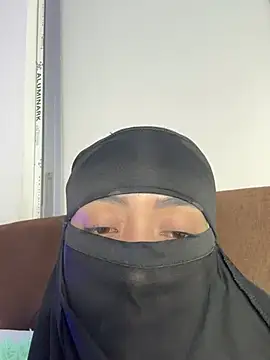Sweet hot mia online show from May 25, 1:50 pm