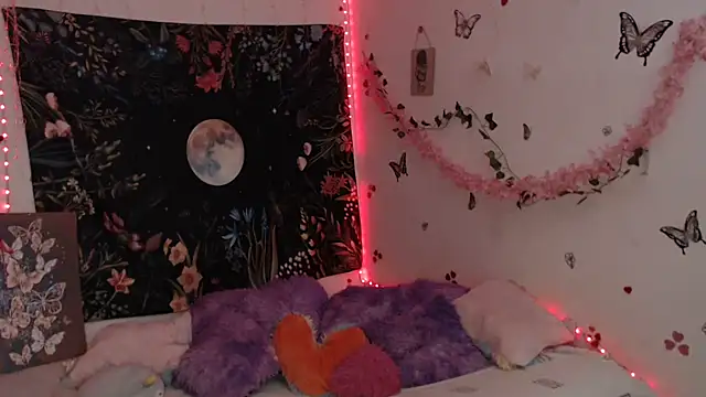 Emillyy m online show from April 13, 10:48 pm