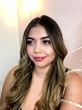 Snapshot of thaliafox_ chatting on December 2, 8:11 pm thaliafox online show from December 2, 8:11 pm