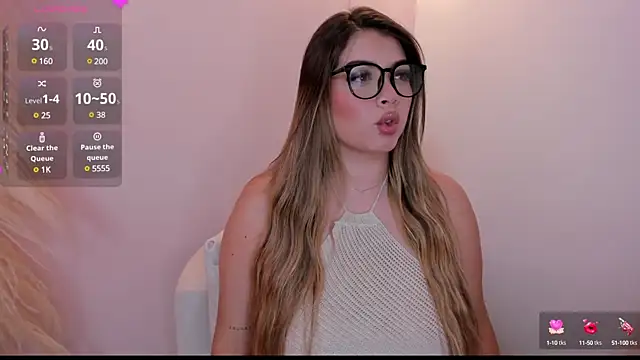 Snapshot of thaliafox_ chatting on January 9, 11:45 pm thaliafox online show from January 9, 11:45 pm