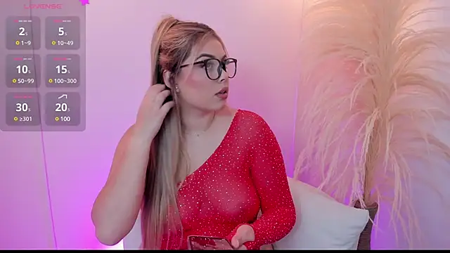 Snapshot of thaliafox_ chatting on February 26, 4:45 pm thaliafox online show from February 26, 4:45 pm