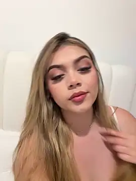 Snapshot of thaliafox_ chatting on March 20, 4:51 am thaliafox online show from March 20, 4:51 am