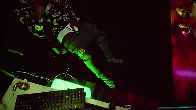 Snapshot of Pressure69mee chatting on February 2, 4:37 am Pressure69mee online show from February 2, 4:37 am