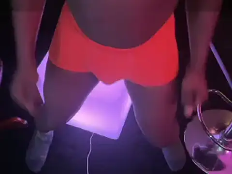 Snapshot of Pressure69mee chatting on February 13, 10:00 pm Pressure69mee online show from February 13, 10:00 pm