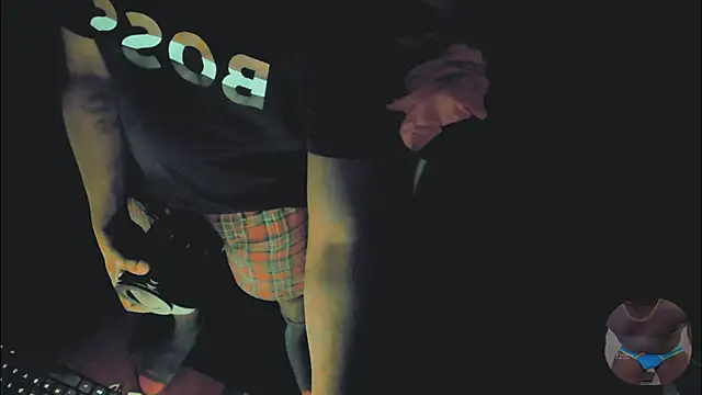 Snapshot of Pressure69mee chatting on March 4, 11:43 pm Pressure69mee online show from March 4, 11:43 pm