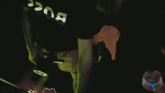 Snapshot of Pressure69mee chatting on March 5, 3:40 am Pressure69mee online show from March 5, 3:40 am