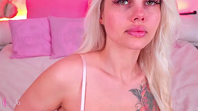 Snapshot of jolly_bellle chatting on July 25, 1:04 am jolly bellle online show from July 25, 1:04 am