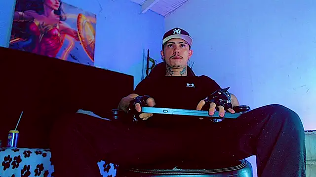 HannibalLester online show from October 26, 6:14 pm