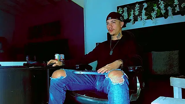 HannibalLester online show from April 2, 5:05 am