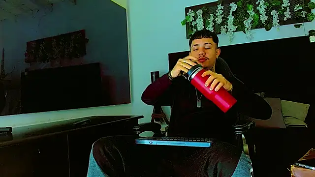 HannibalLester online show from April 3, 12:14 pm