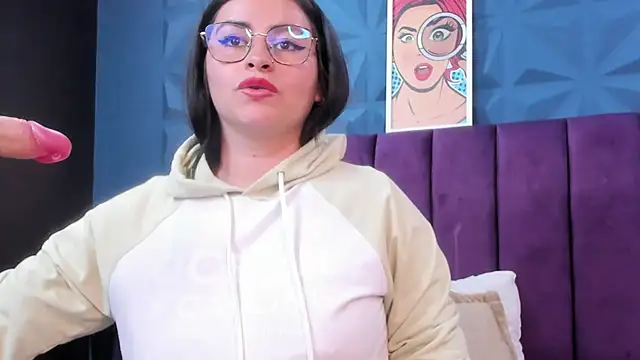 NicoleJonss online show from May 15, 11:45 pm