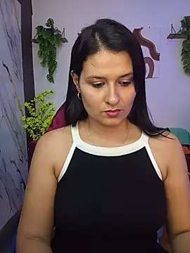 Snapshot of elena_jonees chatting on June 4, 8:37 pm elena jonees online show from June 4, 8:37 pm