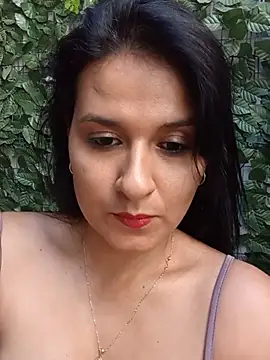 Snapshot of elena_jonees chatting on July 8, 8:46 pm elena jonees online show from July 8, 8:46 pm