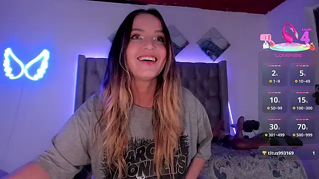 Snapshot of julietaa369 chatting on October 3, 1:02 am julietaa369 online show from October 3, 1:02 am