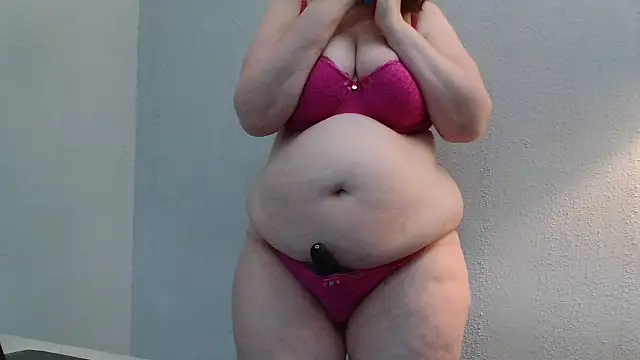Snapshot of desiree1981 chatting on July 15, 12:21 pm desiree1981 online show from July 15, 12:21 pm