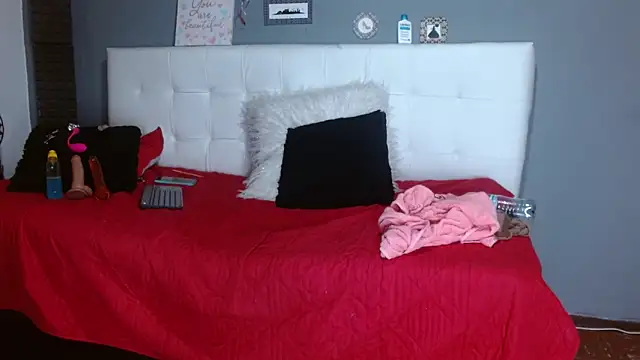 AnnieScott  online show from February 18, 1:21 am