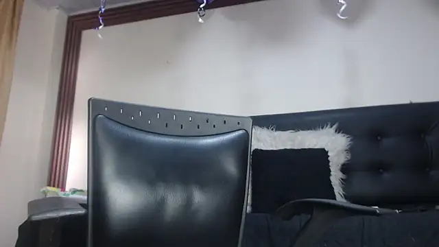 AnnieScott  online show from November 29, 7:28 pm